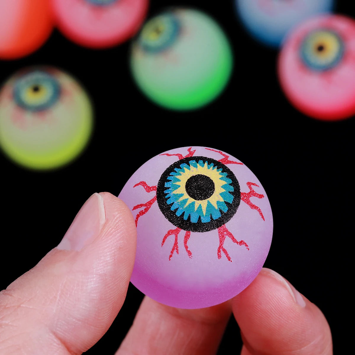 10Pcs 32Mm Glow in the Dark Halloween Bouncy Balls Horror Luminous Bounce Scary Eye Balls Halloween Party Supplies ( Random )