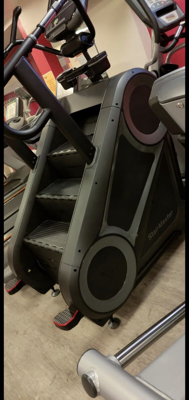 Stairmaster Stairmill, Stepper 8GX Gauntlet LED SCREEN - Video inside to the BBC