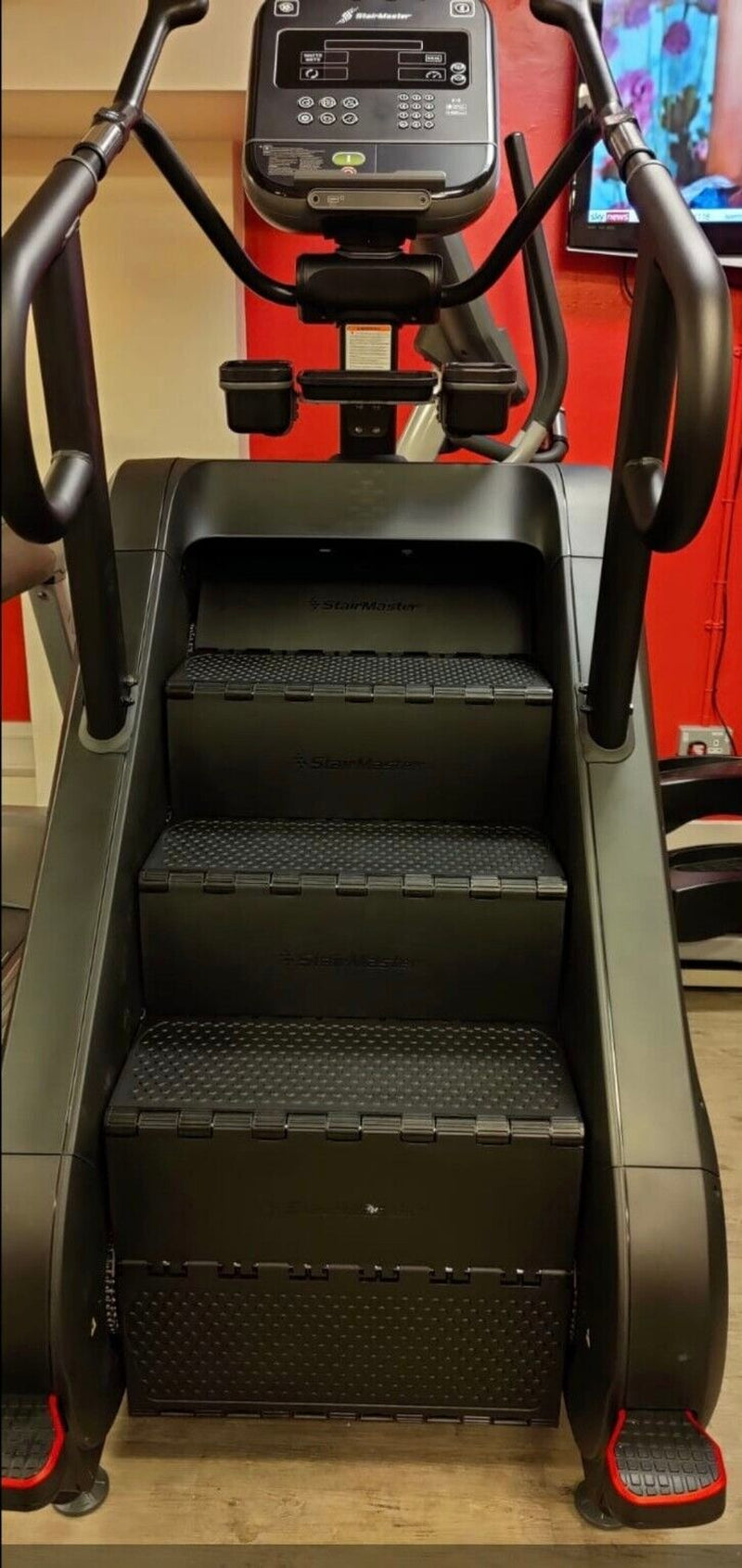 Stairmaster Stairmill, Stepper 8GX Gauntlet LED SCREEN - Video inside to the BBC